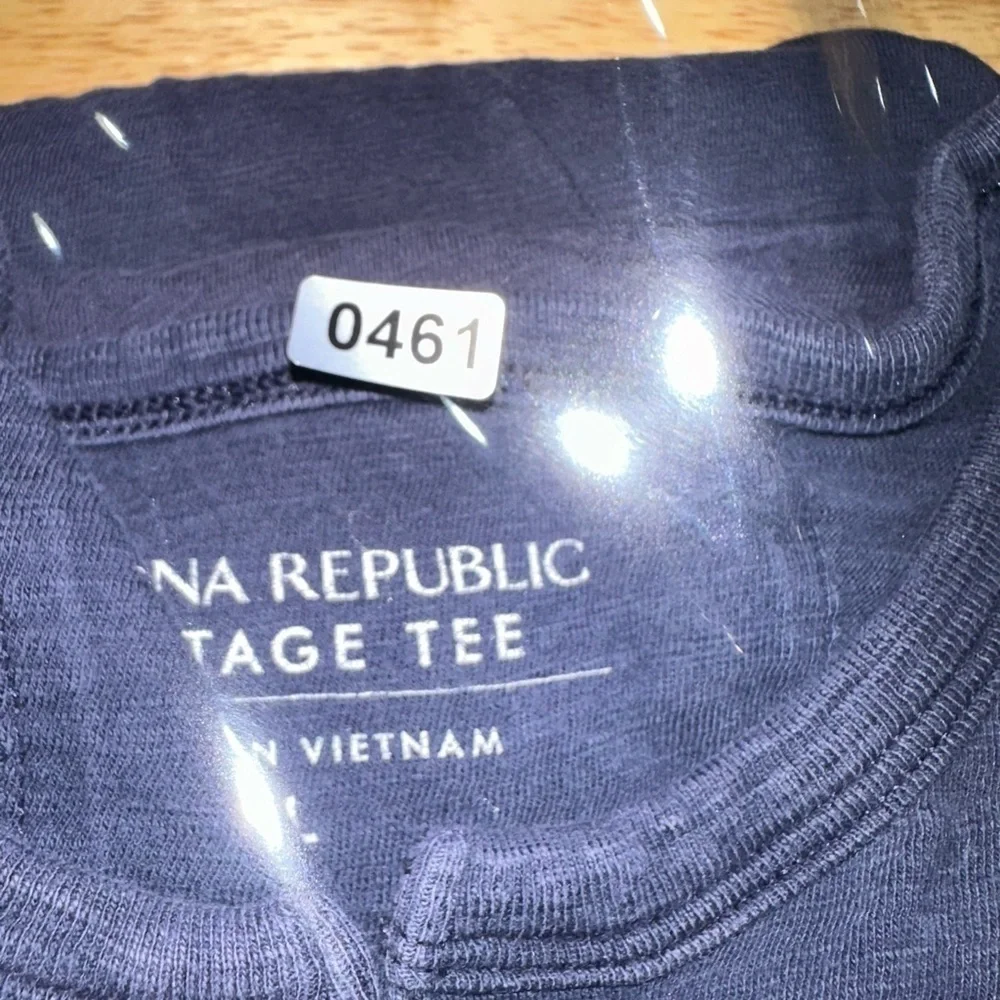 Banana Republic Vintage 3-Button T-Shirt (Size L)